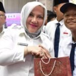 Bupati Mura Kembali Salurkan Bantuan Seragam Sekolah Gratis